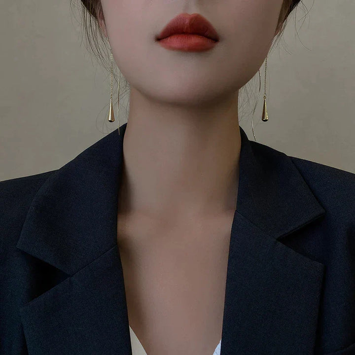 Simple and stylish women's gold plated waterdrop earrings, a timeless fashion accessory.