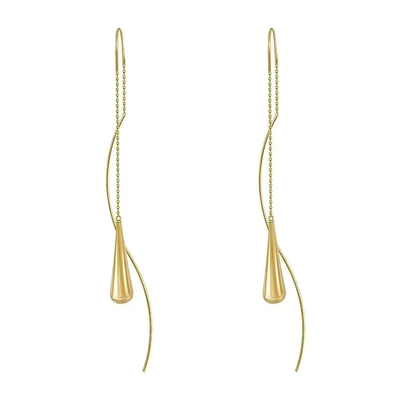 Chic women's waterdrop drop earrings, gold plated, ideal for an elegant everyday look.