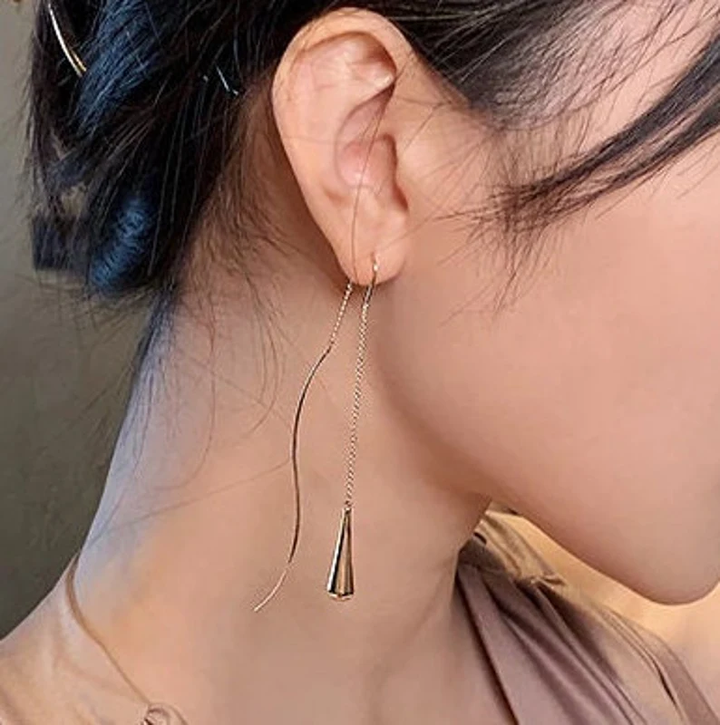 Stylish women's fashion accessory: elegant waterdrop drop earrings with gold plating.