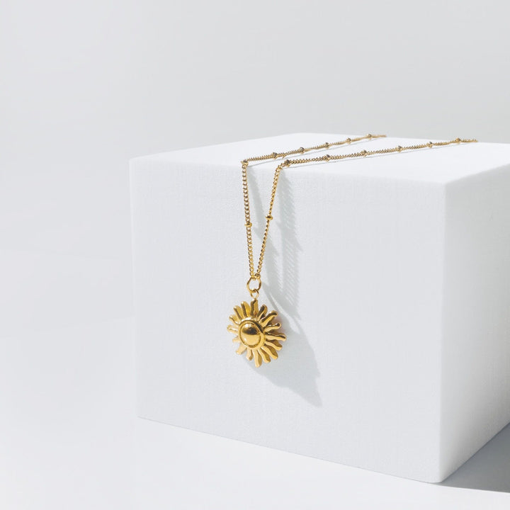 Elegant gold sun pendant necklace for women, a stylish fashion jewelry piece. Perfect gift idea for her.