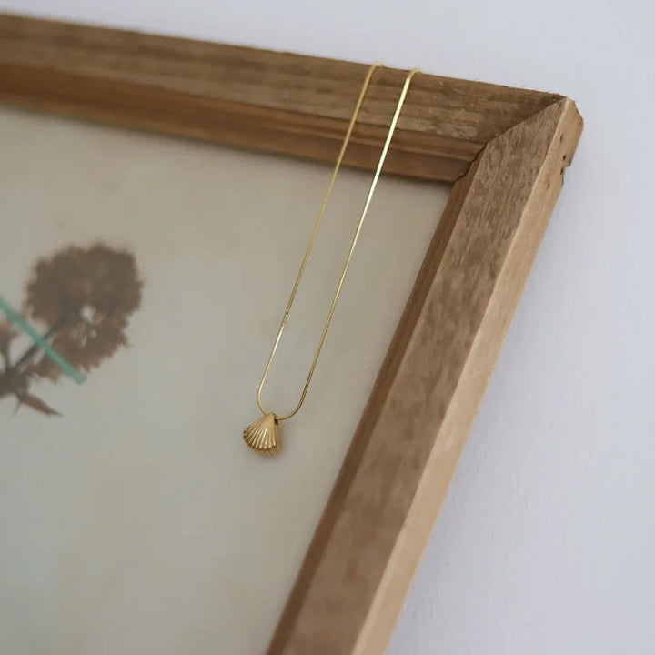 Beautiful golden scallop & lilac flower necklace, gold plated for women, a perfect elegant gift.