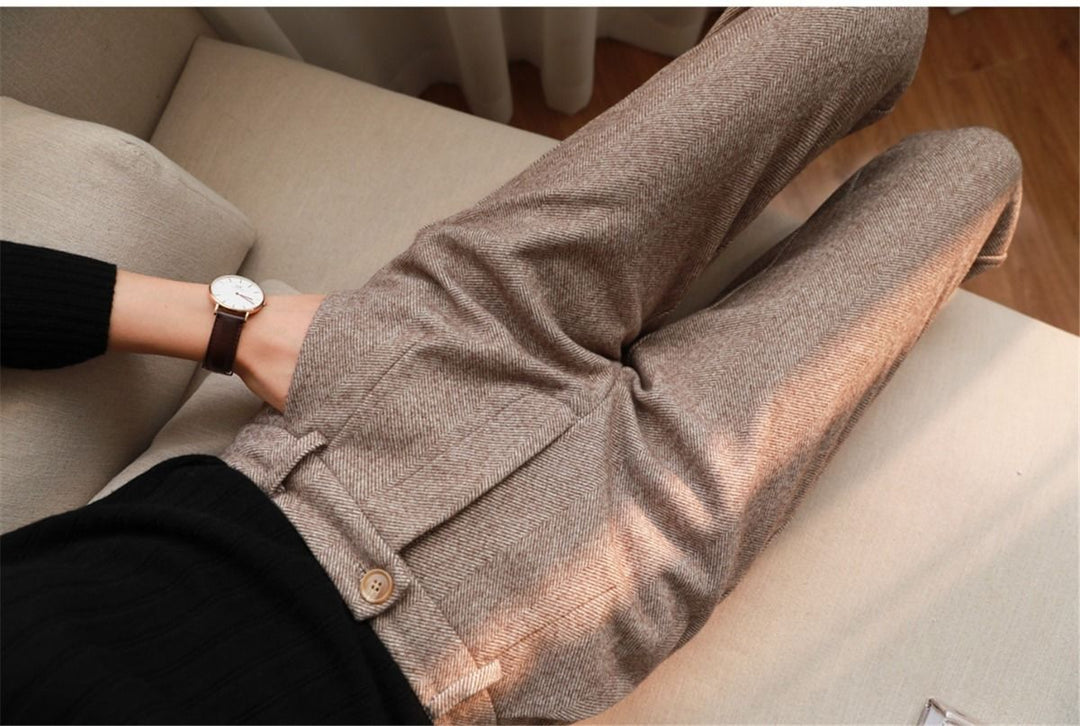 Stylish women's khaki wool harem pants, high-waisted and elegant for winter fashion