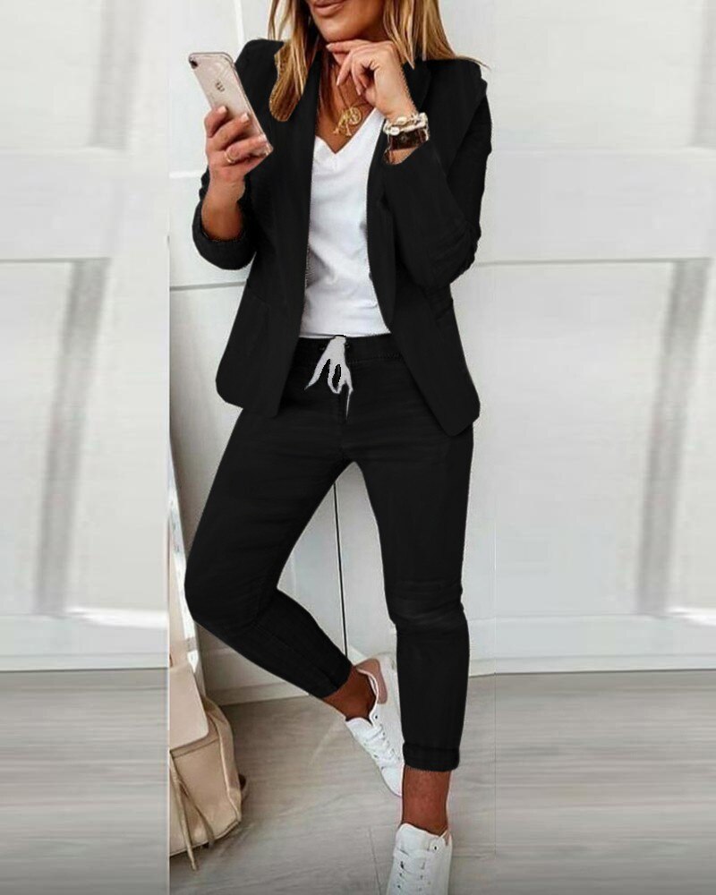 Fashionable Isabelle women's two-piece suit set. Comfortable blazer & trousers blend business & casual style.