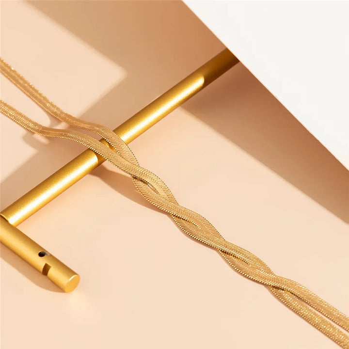 Elegant women's long chain necklace in stainless steel, a versatile gold-tone accessory for modern fashion.