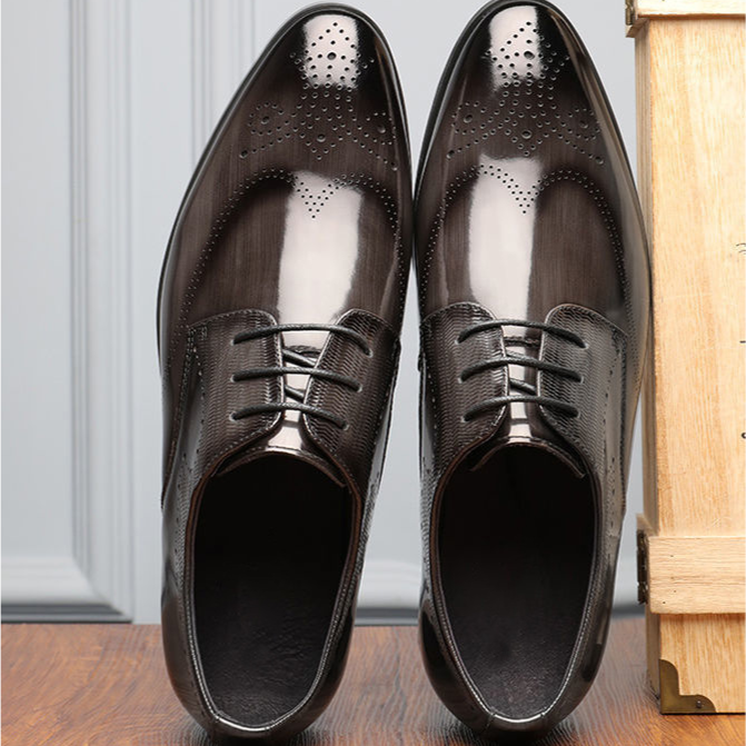 Versatile men's brogue dress shoes, suitable for office, corporate functions, formal parties, and ceremonies.