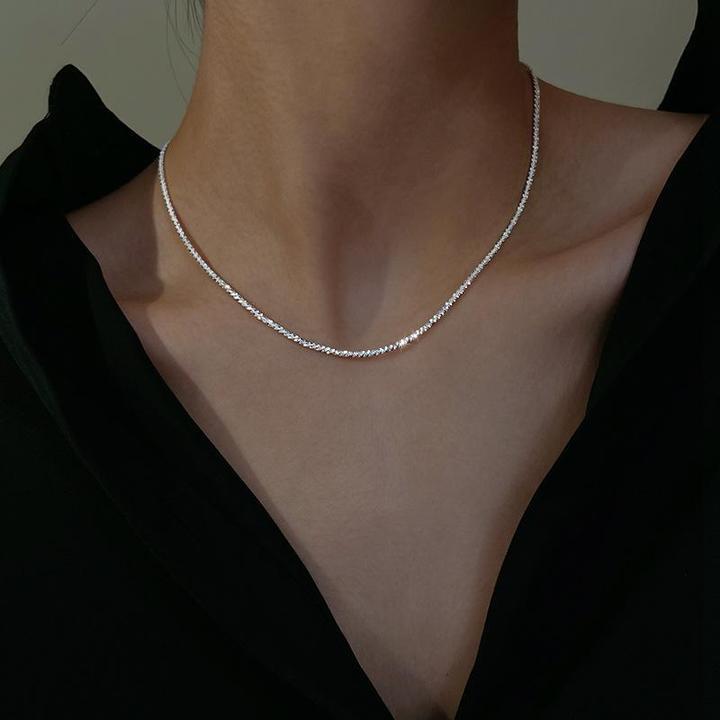 Classic minimalist pendant necklace for women, everyday elegant jewelry.