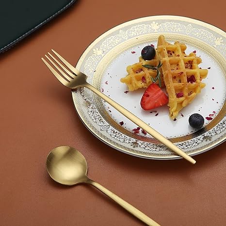 Elegant minimalist cutlery, ideal for modern tables and dinnerware sets.