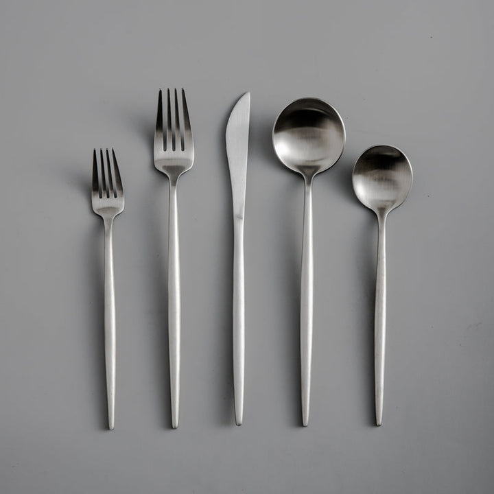Contemporary cutlery: minimalist flatware for modern dining & stylish homes.