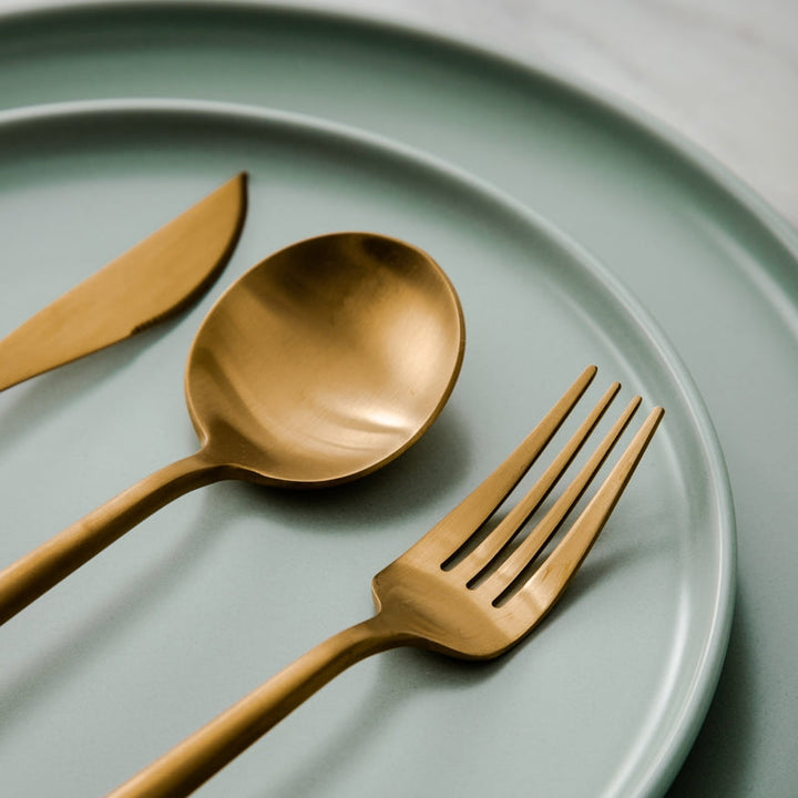 Modern minimalist tableware set, an ideal hostess gift for stylish homes.