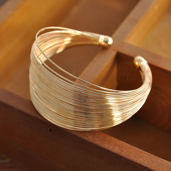 Elegant multi-strand bracelet for women in gold or silver. A chic and versatile fashion accessory.