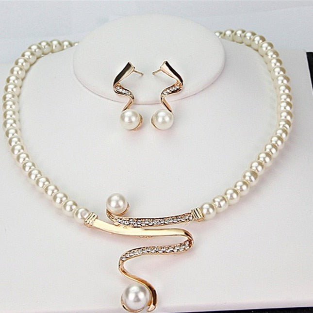 Elegant natural pearl necklace & matching earrings set for women. Classic, versatile jewelry, perfect gift.