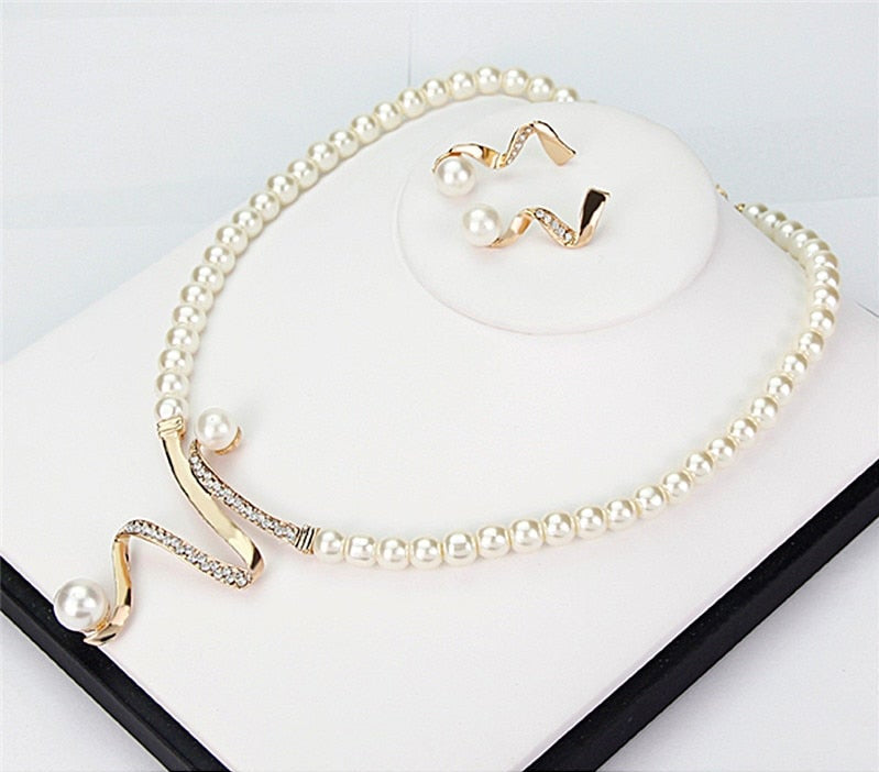 Stunning natural pearl necklace & earrings set. Elegant women's jewelry, ideal gift for her, classic style.