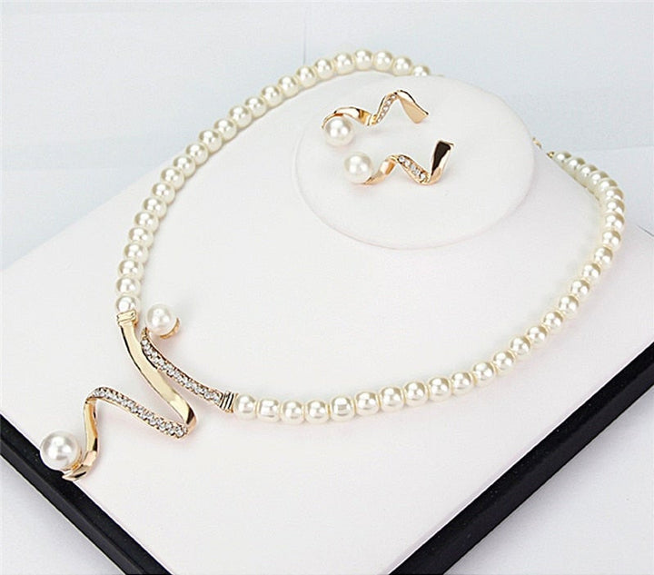Stunning natural pearl necklace & earrings set. Elegant women's jewelry, ideal gift for her, classic style.