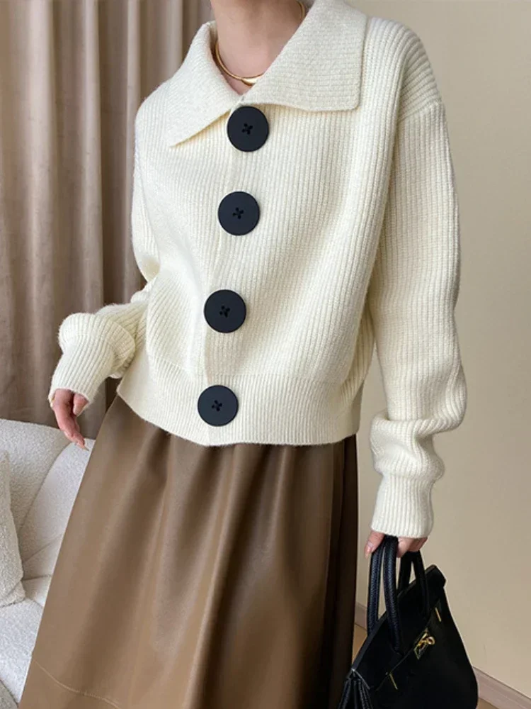 Elegant women's knit cardigan, oversized fit, button-down front, suitable for various styles.