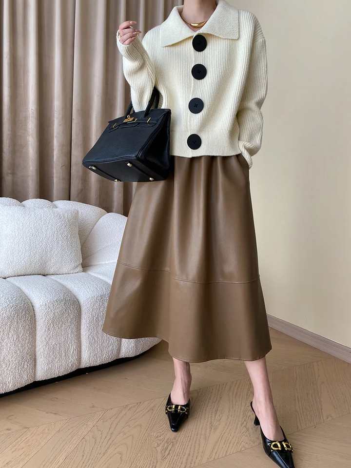 Comfortable elegant women's oversized cardigan, button-down design, perfect for daily wear.