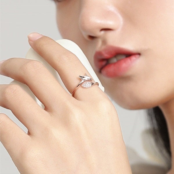Exquisite women's fox ring featuring rose gold & silver tones. Elegant animal jewelry, a unique mystic statement piece.