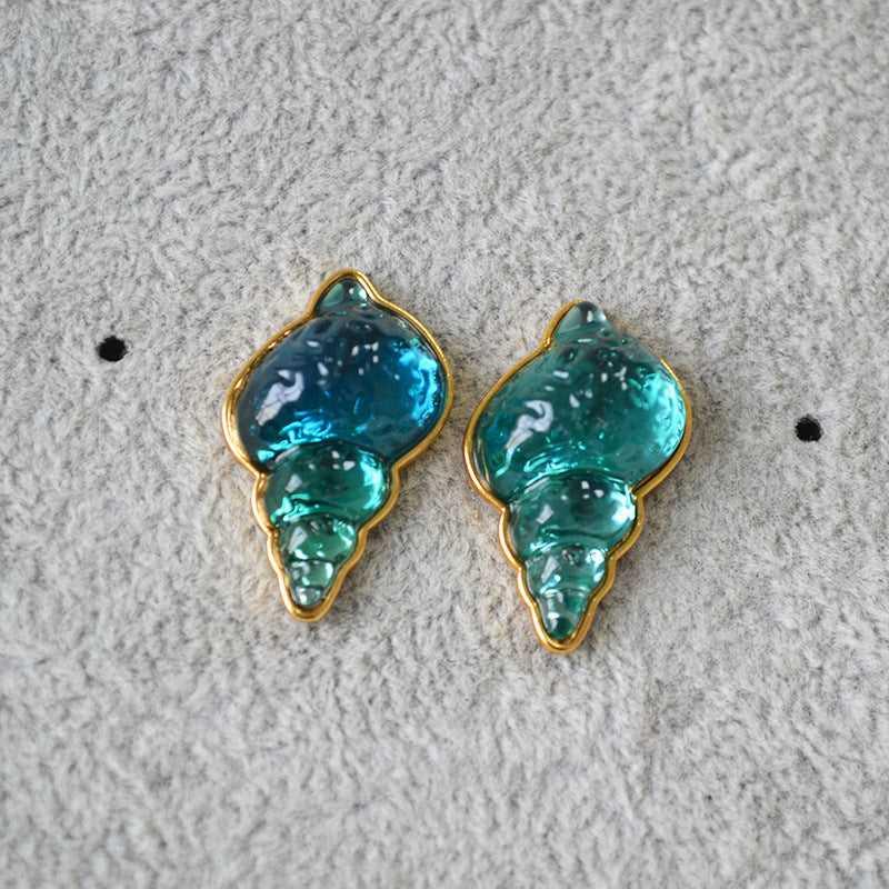 Elegant sea blue shell drop earrings for women, vintage-inspired jewelry accessories.