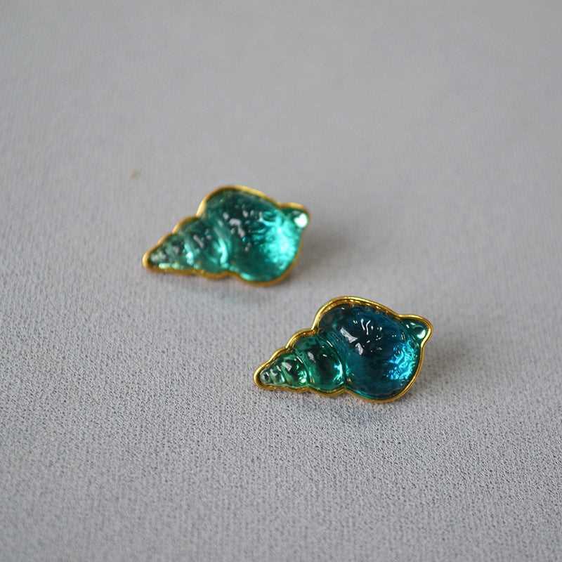 Sea blue shell earrings, delicate and elegant vintage jewelry for women's fashion.