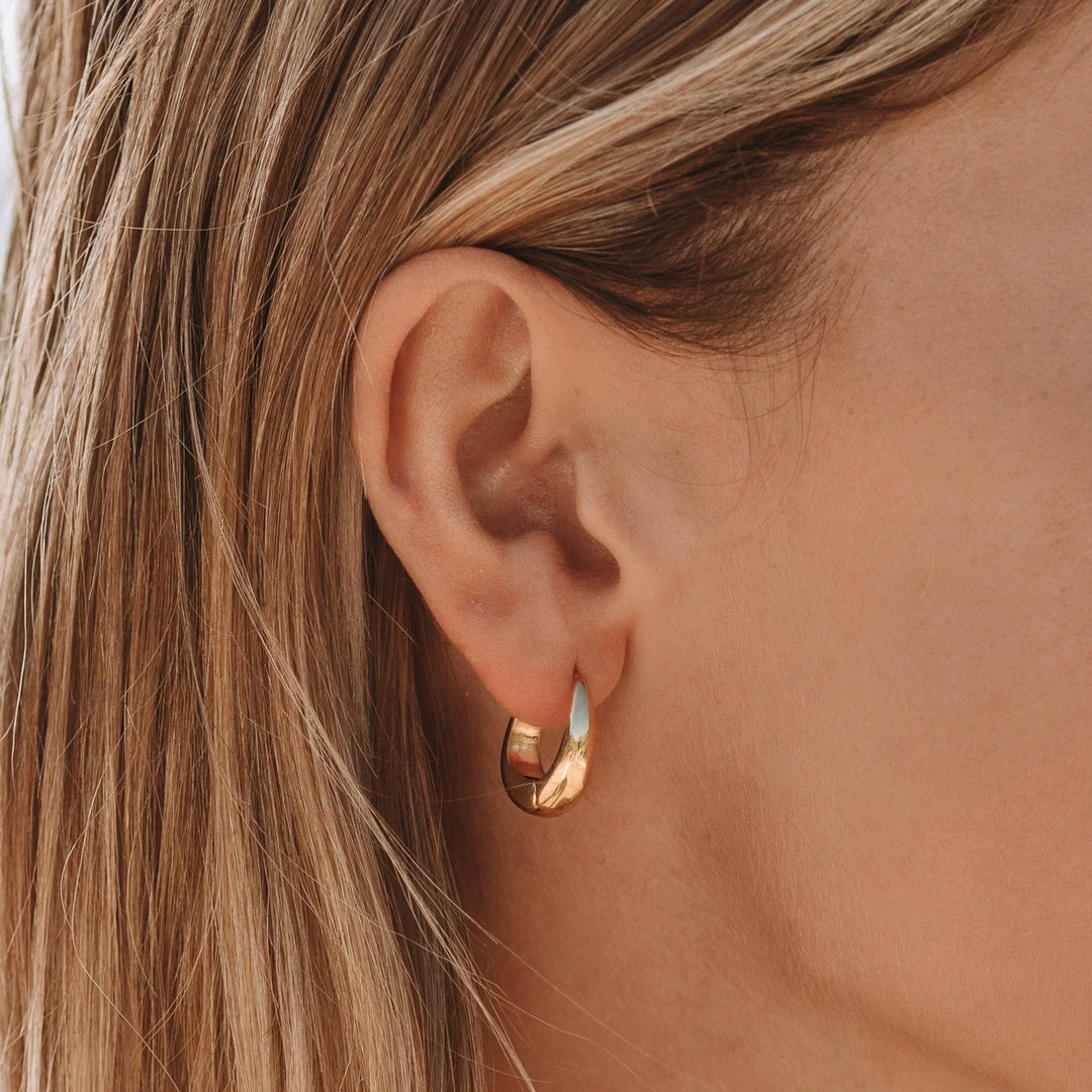 Elegant silver droplet earrings for women, perfect for sophisticated everyday style or a special occasion.