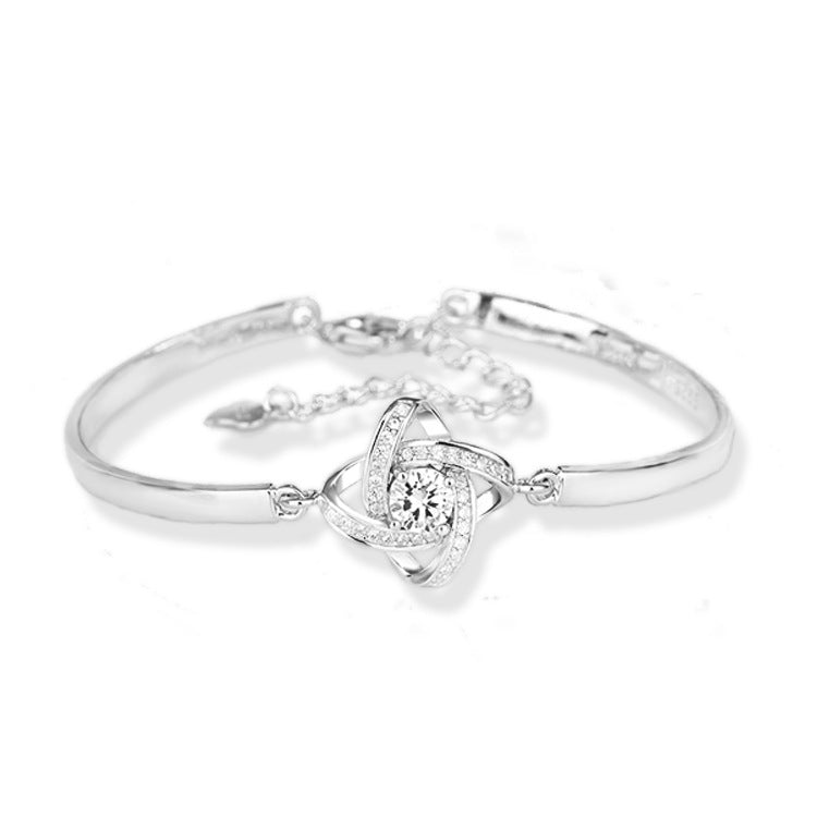 Beautiful love knot bracelet, women's elegant adjustable chain jewelry, made of durable stainless steel.