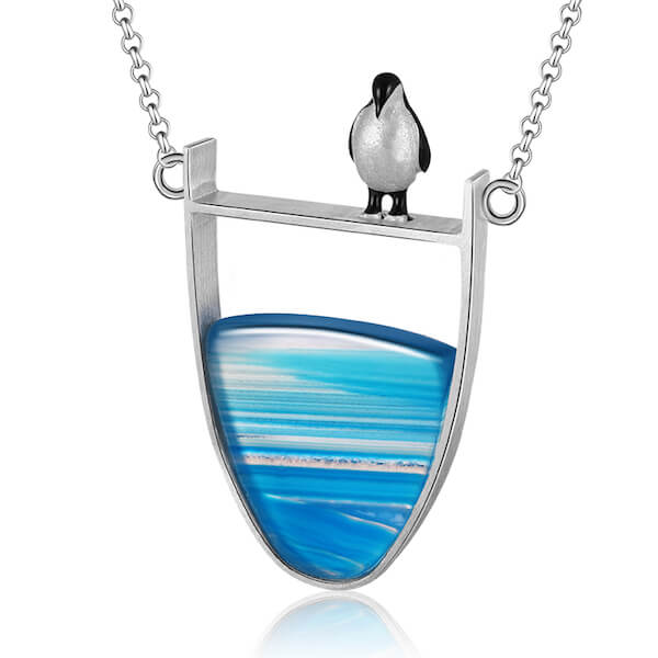 Elegant sterling silver agate pendant necklace for women, a sophisticated natural stone accessory.