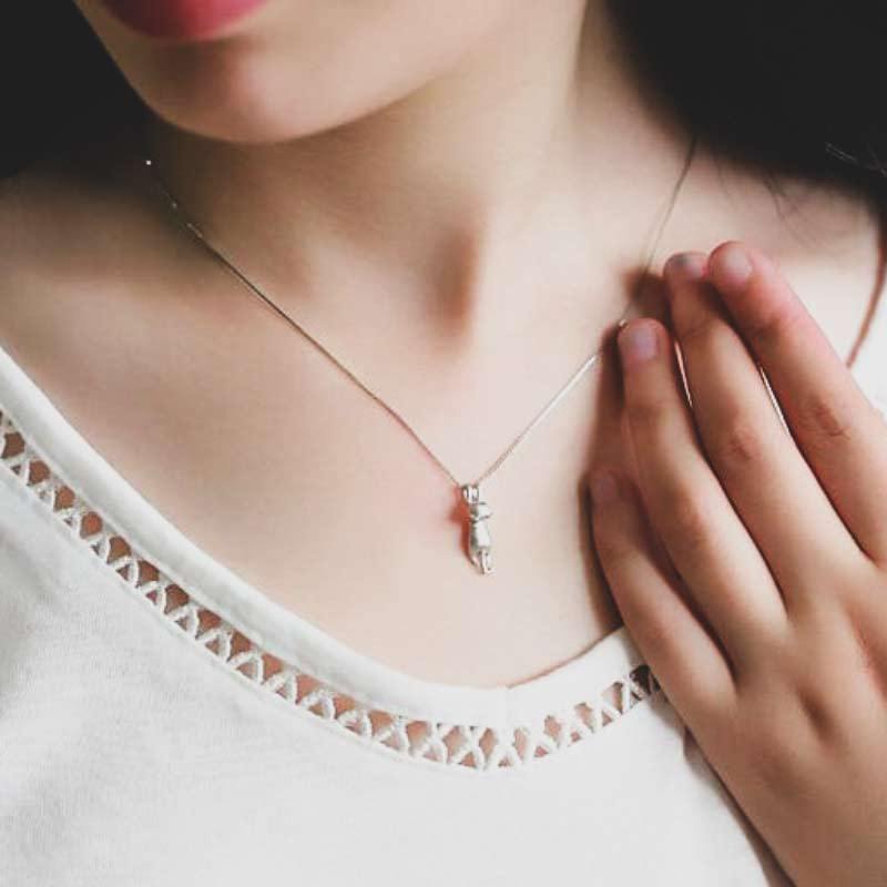 Women's 925 sterling silver cat pendant necklace. Stylish feline charm, a great gift for cat enthusiasts.