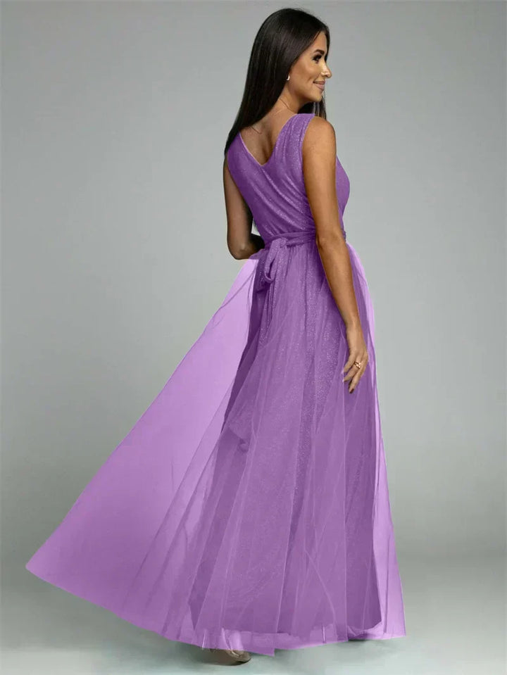 Mindy elegant party dress, women's sleeveless V-neck, ideal for a chic evening celebration.