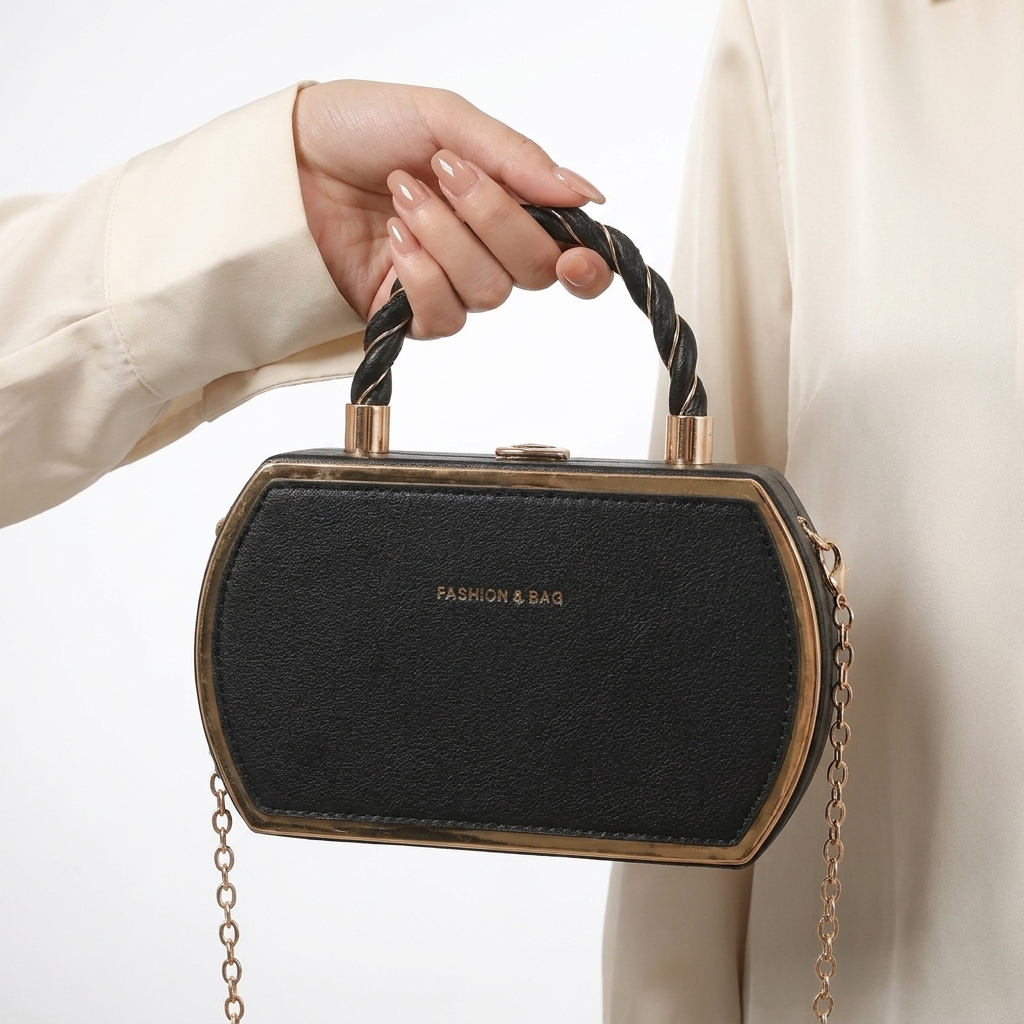 Chic elegant vintage women's shoulder bag, classic faux leather design for a sophisticated everyday style.
