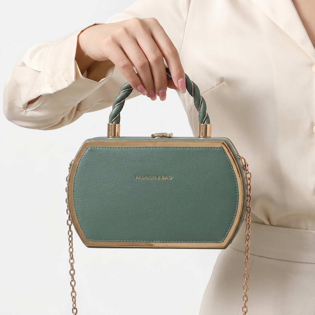 Classic faux leather shoulder bag for women, elegant vintage design ideal for daily use.