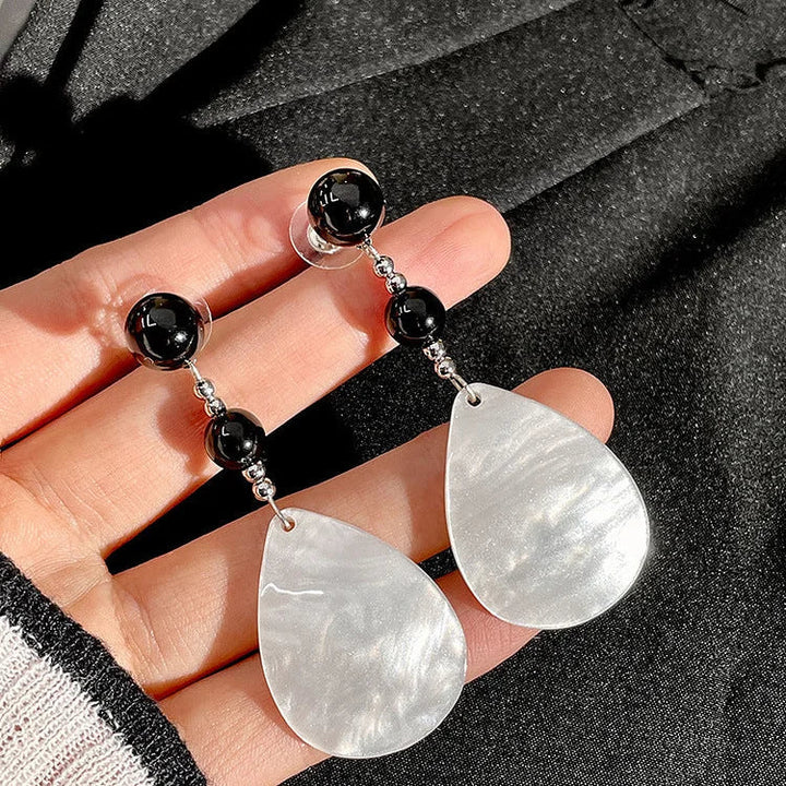 Elegant vintage shell drop earrings for women, pearlescent finish, perfect retro summer fashion jewelry.