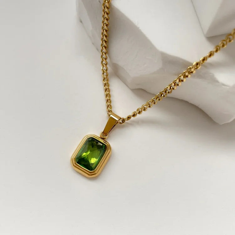 Elegant vintage women's necklace with a classic gemstone pendant, a perfect fashion accessory for her.