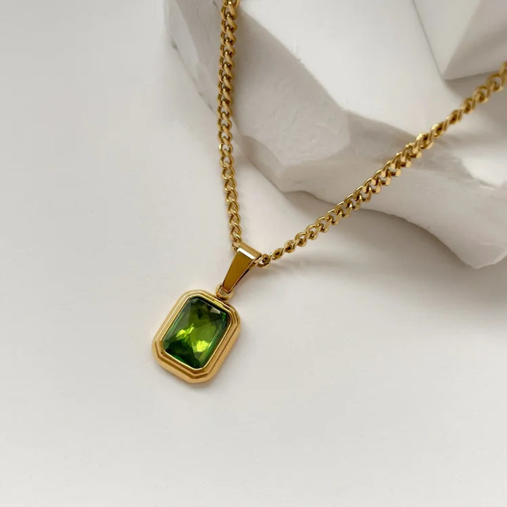 Elegant vintage women's necklace with a classic gemstone pendant, a perfect fashion accessory for her.