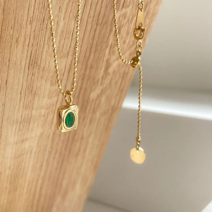Women's Celeste vintage gemstone necklace, an elegant accessory with a classic design and beautiful finish.
