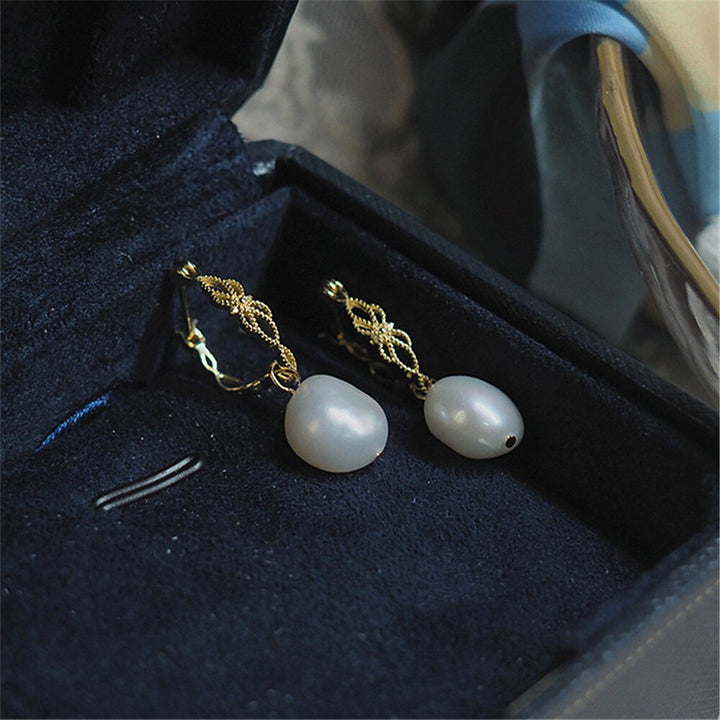 Classic Vivienne women's pearl drop earrings with natural pearls & gold-plated silver. Ideal for elegant everyday wear.