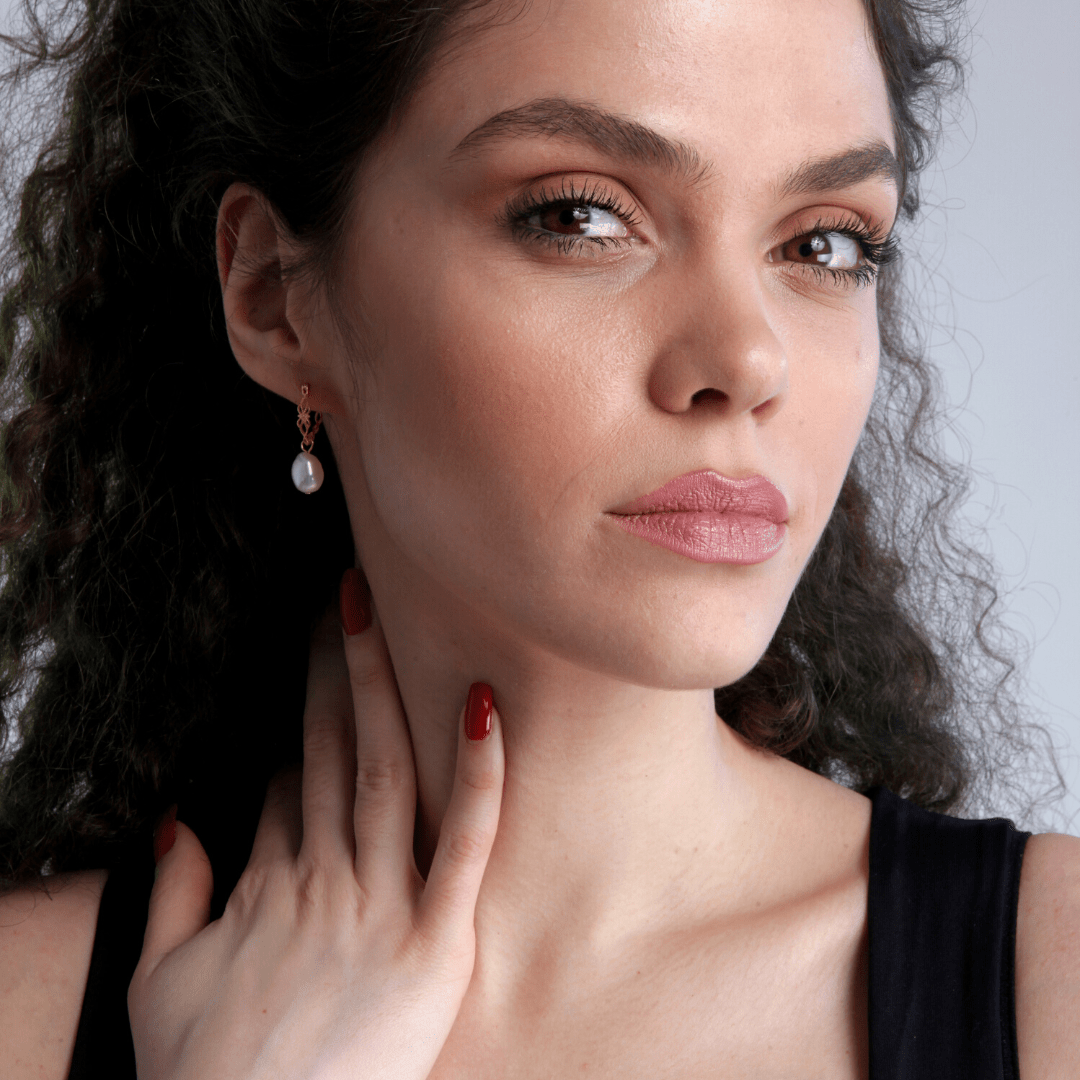 Vivienne natural pearl drop earrings, symbolizing elegance & spirituality. Gold-plated 925 silver women's jewelry.