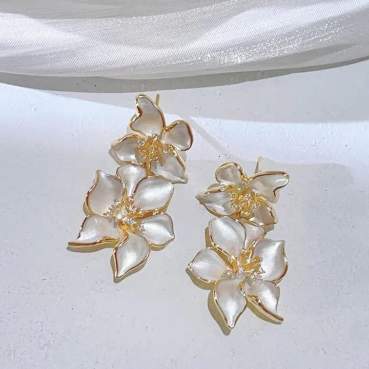 Florina white flower drop earrings for women, elegant nature-inspired jewelry with delicate silver details, gift for her.