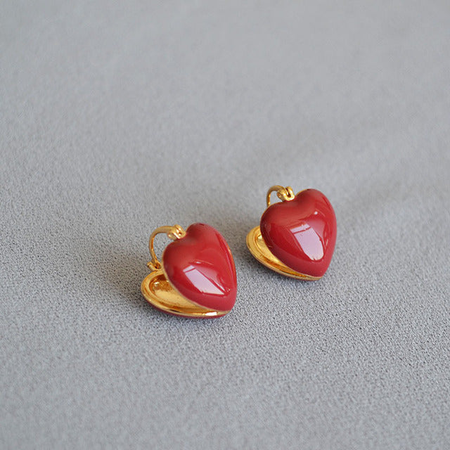 Women's elegant white teardrop dangle earrings, Love Collection. Gold-plated fashion jewelry accessory.