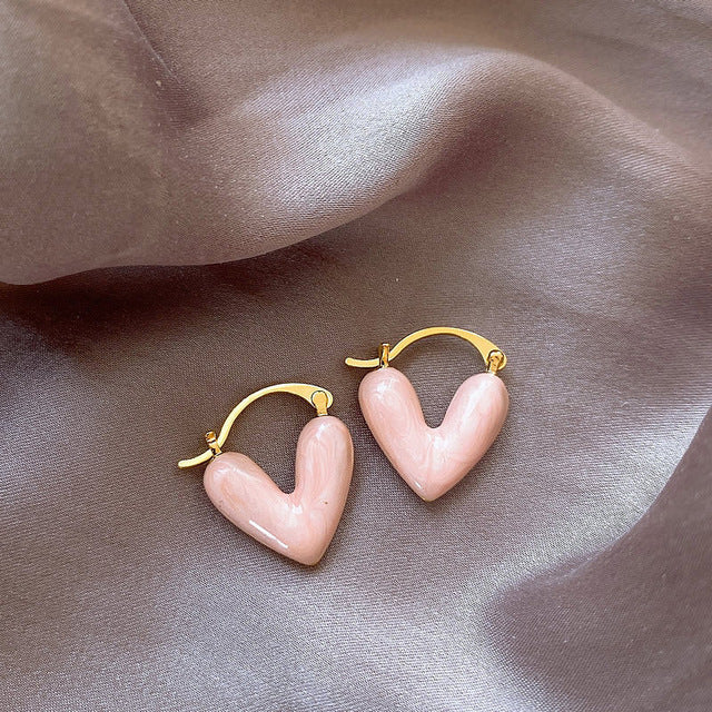 Love-inspired white teardrop dangle earrings. Elegant women's gold-plated jewelry from the Love Collection.