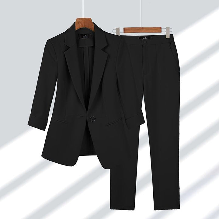 Stylish women's pantsuit with a sophisticated blazer & comfort fit trousers. Ideal for office fashion & business wear.