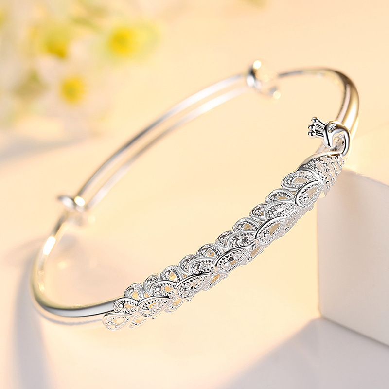 Elegant women's adjustable bracelet featuring a detailed phoenix charm, perfect for symbolic fashion jewelry.