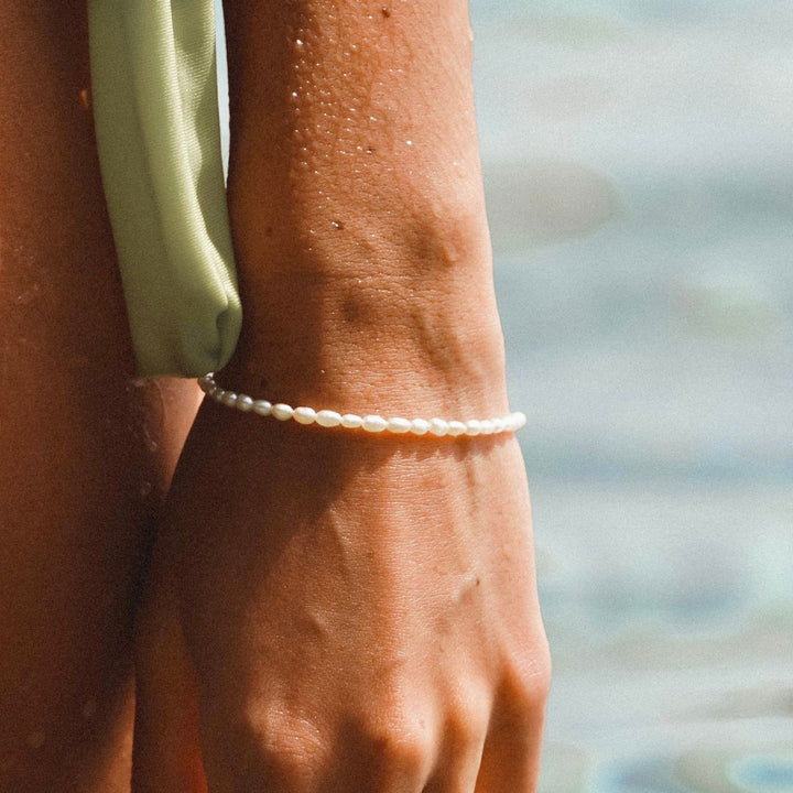 Lustrous freshwater pearl women's bracelet, adjustable & gold plated. Elegant everyday jewelry, water resistant.