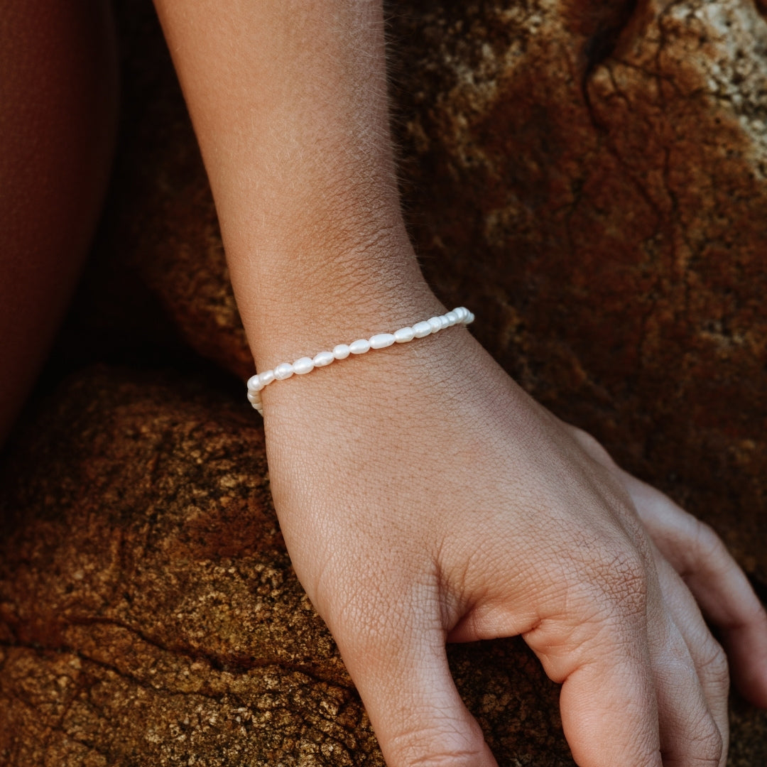 Delicate women's adjustable bracelet with genuine freshwater pearls & gold plating. Hypoallergenic fashion jewelry.