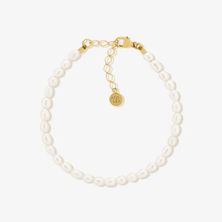 Everyday wear women's pearl bracelet, adjustable gold plated design. Delicate freshwater pearls, a thoughtful gift.