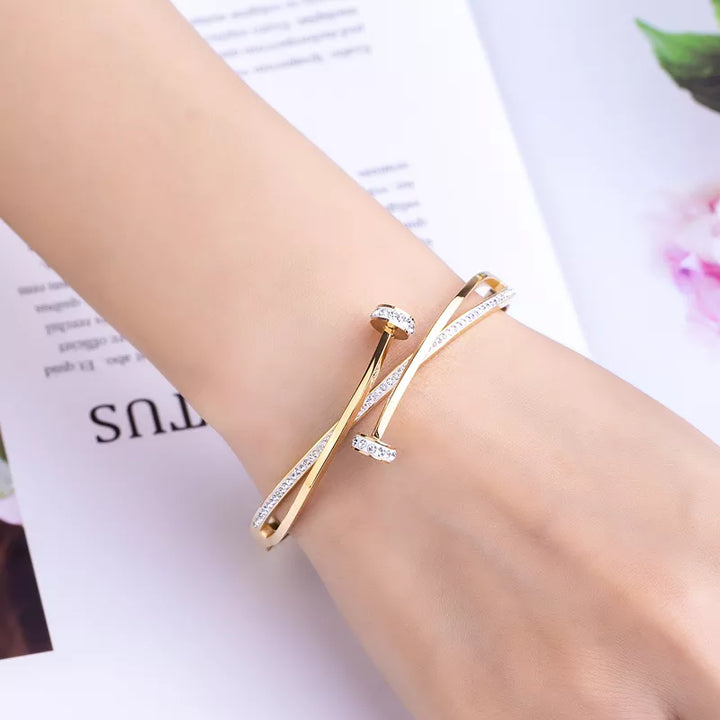 Adjustable fit double nailhead bracelet in gold, silver, rosegold. Modern, elegant women's accessory.