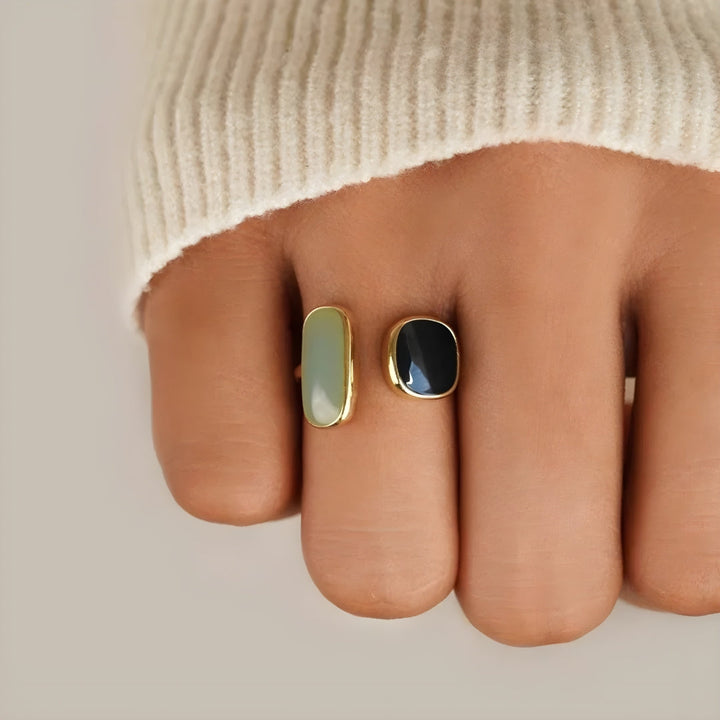 Elegant women's aquamarine gemstone ring with a delicate blue stone, perfect as a timeless jewelry gift.
