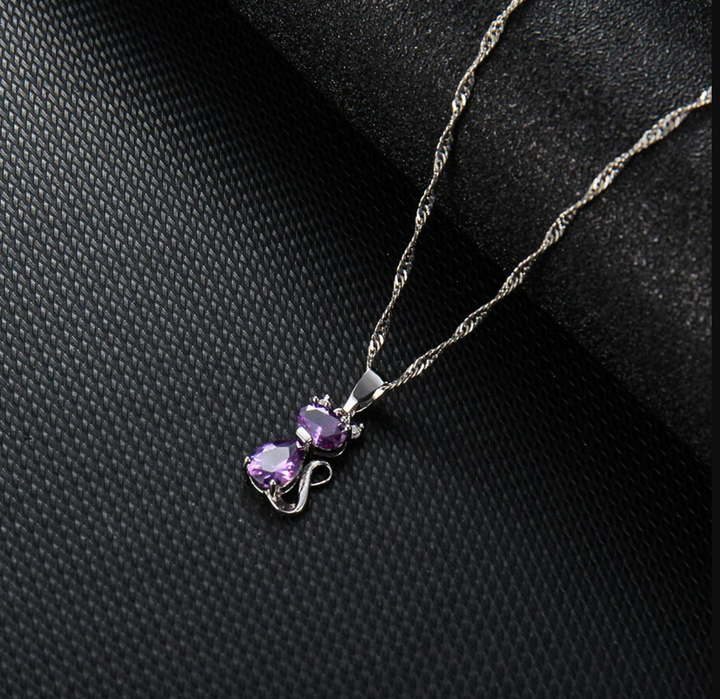 Sparkling Austrian crystal necklace for women, a beautiful and elegant fashion accessory. Ideal gift for her.
