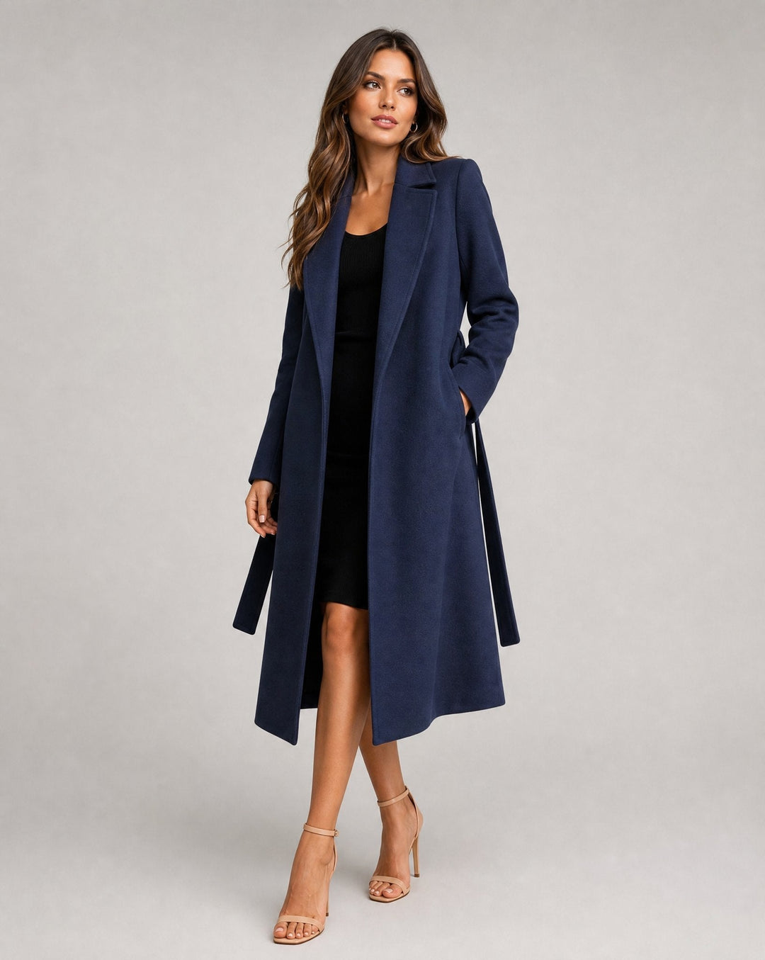 Classic women's trench coat with belt, structured for a sophisticated look. Perfect outerwear for office or evenings.