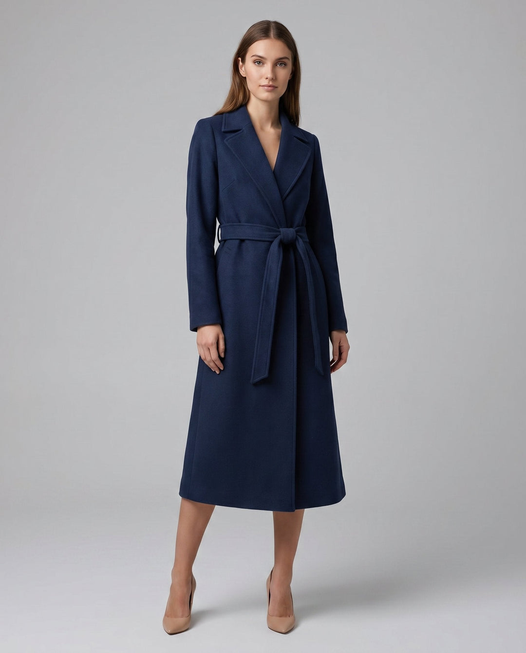 Stylish women's long trench coat, belted design for an elegant silhouette. Versatile structured outerwear for fall/winter.