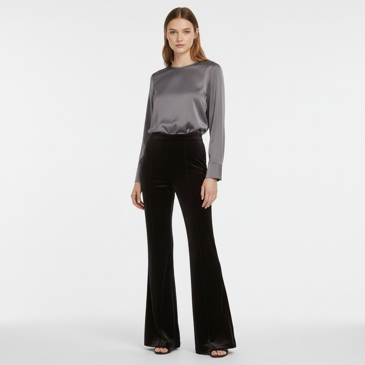 Casual chic women's velvet flared trousers with elastic waist, ideal for versatile styling.