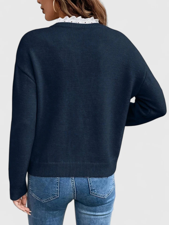 Sophisticated long-sleeve women's blouse, perfect for office attire or casual chic. Comfortable and stylish.